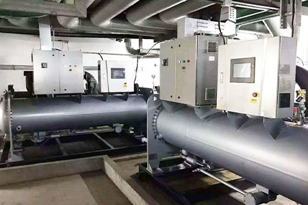 基于耀世BMR500工业级4G无线路由器构建中央空调设备的远程监测运维系统，实现空调故障预警及远程故障诊断功能。