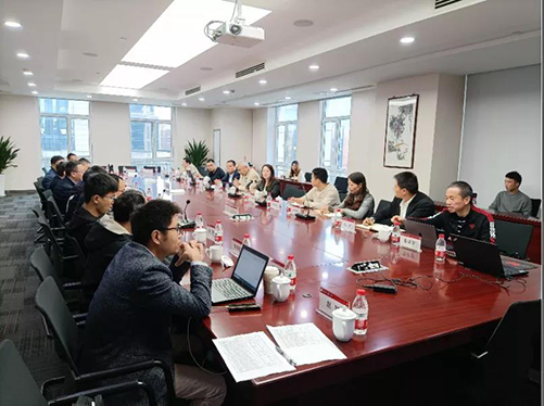近日，江苏省召开了数字灯网标准体系规划研讨会，在会上，各路专家聚焦数字灯网新技术、新业态提出报告和讨论，针对目前智慧灯杆产业发展问题提出了建设性建议和意见。