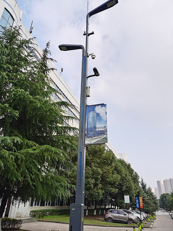 耀世智能路灯杆.jpg