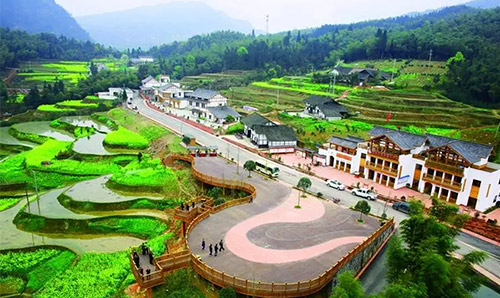 我国不断推进“数字乡村”的建设，助力乡村治理能力和服务能力提升。以5G智慧路灯杆为代表的新型物联网基础设施，在“数字乡村”建设过程中发挥突出作用。