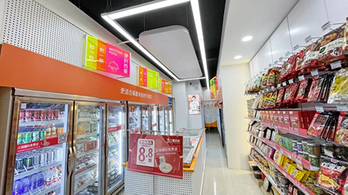 依托智能网关实现全面而细致地采集门店的各种物联网设备数据信息，联动控制空调、照明、售货柜、电脑、监控、环境传感等设备，从而赋能提升门店经营的分析、预测、决策质量。