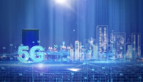 国务院新闻办公室举行2023年上半年工业和信息化发展情况新闻发布会，工信部新闻发言人和有关领导出席发布会，并介绍5G产业发展最新数据、5G应用最新成果等相关情况。