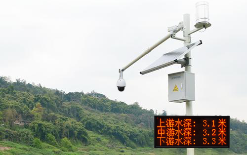 针对野外河道的管理，可以采用基于4G无线网关的河道监测预警多功能杆系统，实现安全通知、水位监测、应急预警等功能，预防游客发生人身财产损失。