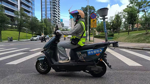 针对路侧停车管理需求，耀世在线联同合作伙伴共同开发停车管理巡检车应用，实现一辆巡检车就能管控多条路段的数百个路侧泊位，从而极大提升城市路面停车资源管理效率。