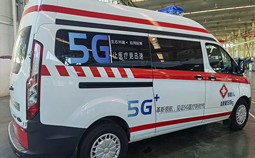 通过5G急救车的改造升级，可以实现医疗数据的实时传输、远程会诊的高清视频通话和急救车与医院信息系统的无缝对接，显著提升急救的成功率。5G车载网关作为关键设备，为5G急救车的稳定运行提供了有力保障。